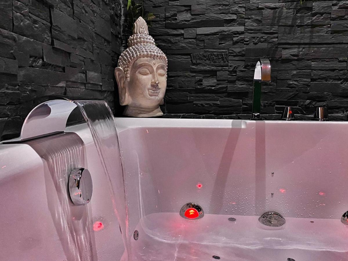 Suite Jacuzzi Privatif Plage Des Catalans Marseille Exteriör bild