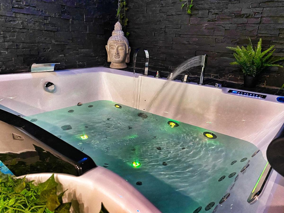 Suite Jacuzzi Privatif Plage Des Catalans Marseille Exteriör bild