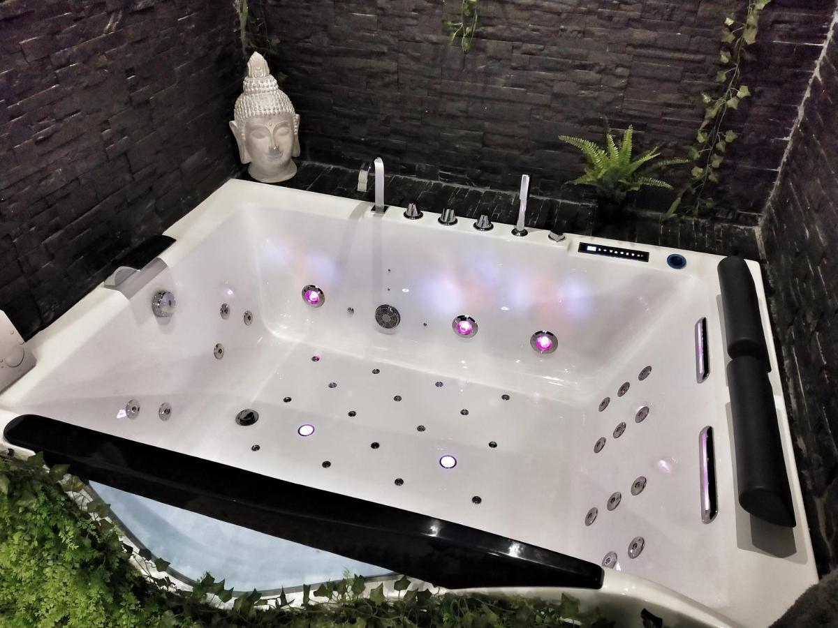Suite Jacuzzi Privatif Plage Des Catalans Marseille Exteriör bild