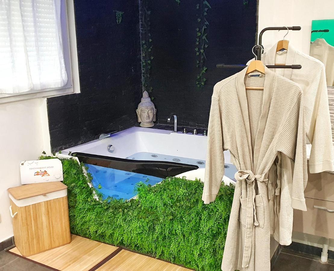Suite Jacuzzi Privatif Plage Des Catalans Marseille Exteriör bild