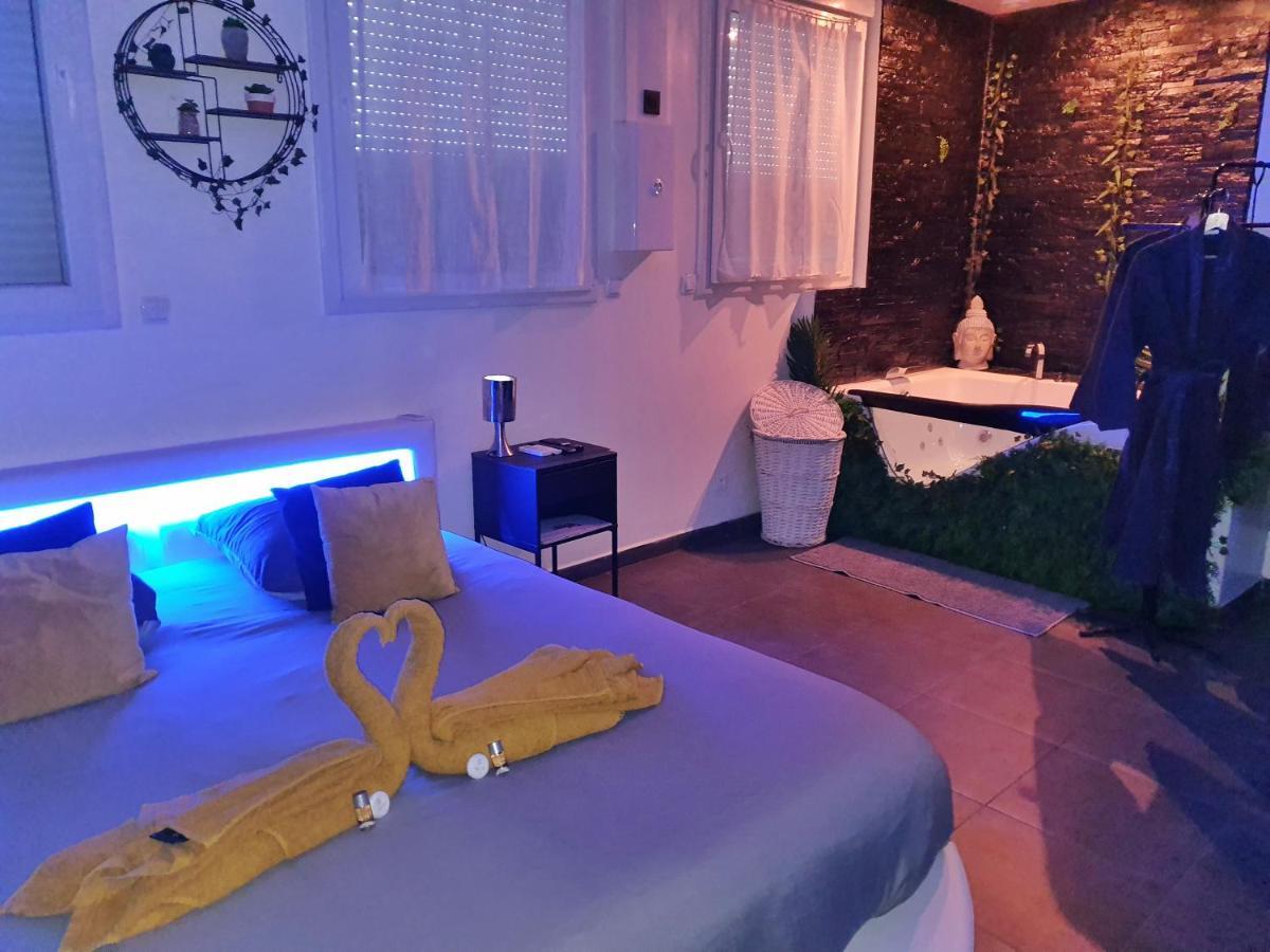 Suite Jacuzzi Privatif Plage Des Catalans Marseille Exteriör bild